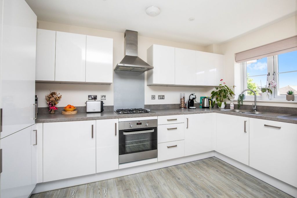 Property photo 2 of 12 5066281