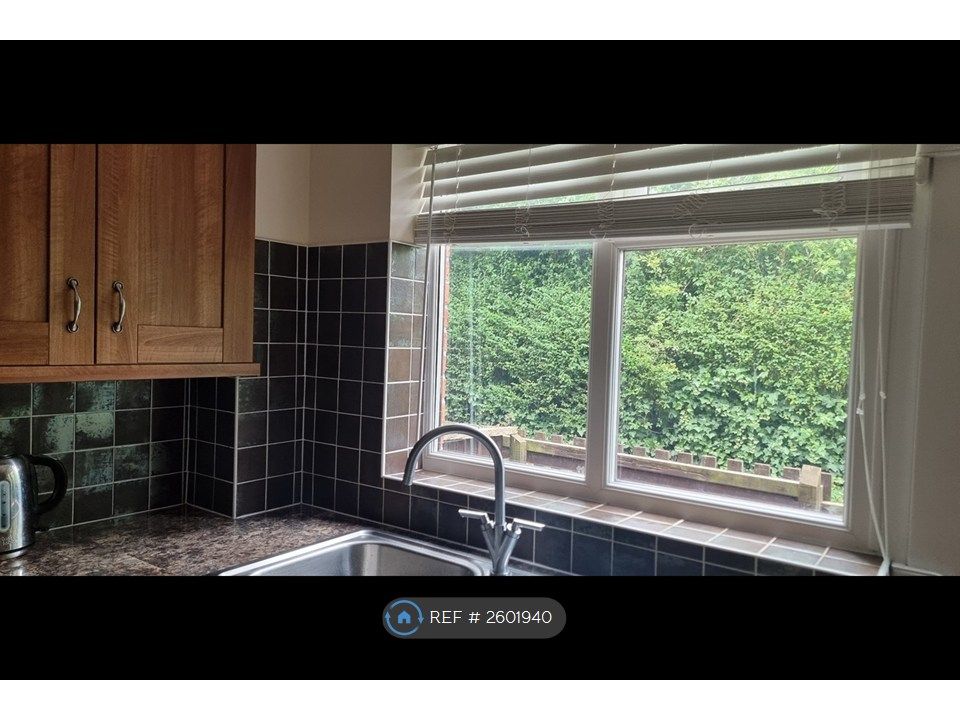 Property photo 3 of 12 Kitchen