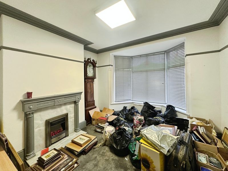 Property photo 3 of 18 Lounge