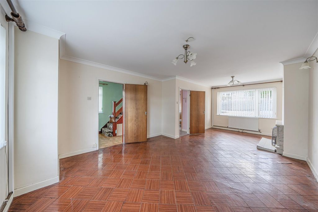 Property photo 2 of 25