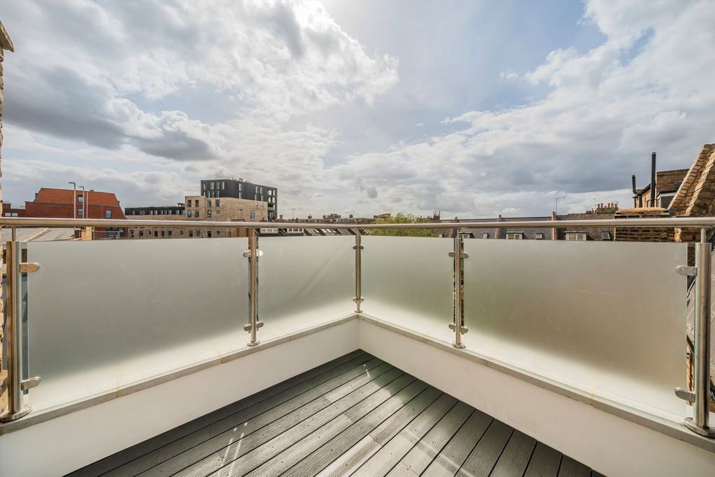 Property photo 3 of 6