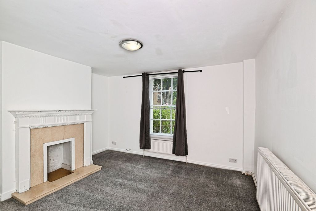 Property photo 2 of 17 Pbox-Img.Jpg