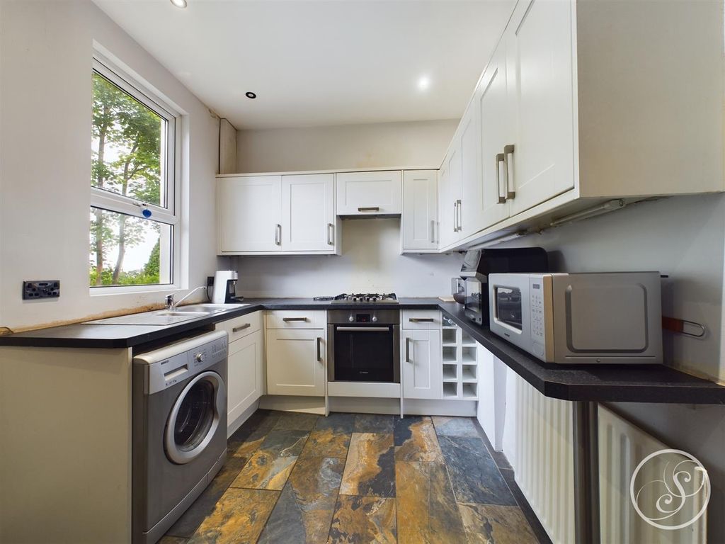 Property photo 2 of 12 Kitchen