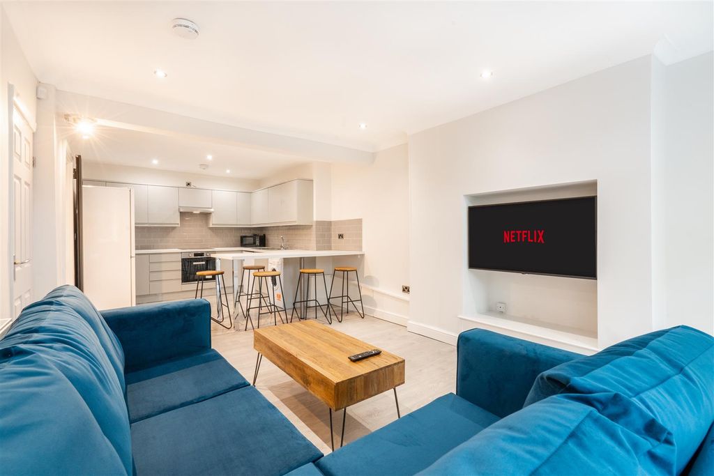 Property photo 1 of 15 Marlborough Road Kitchen 2 .Jpg
