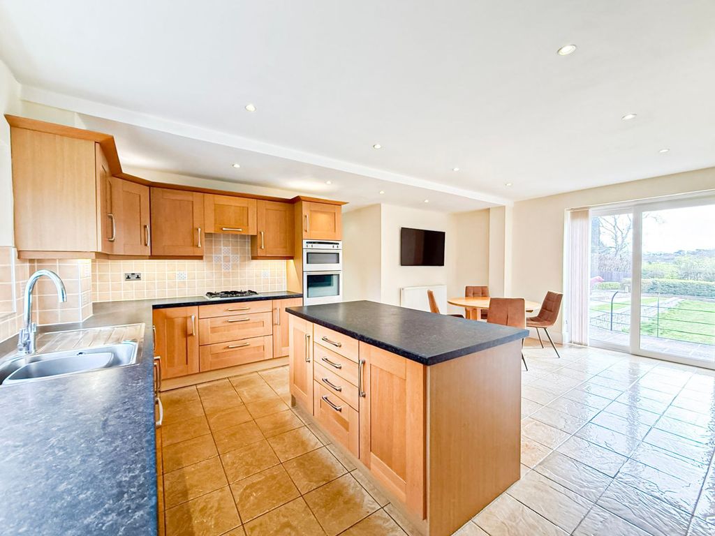 Property photo 2 of 40