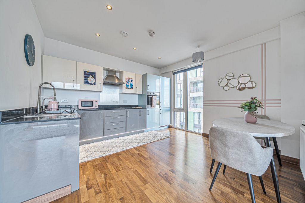 Property photo 1 of 17 Kitchen