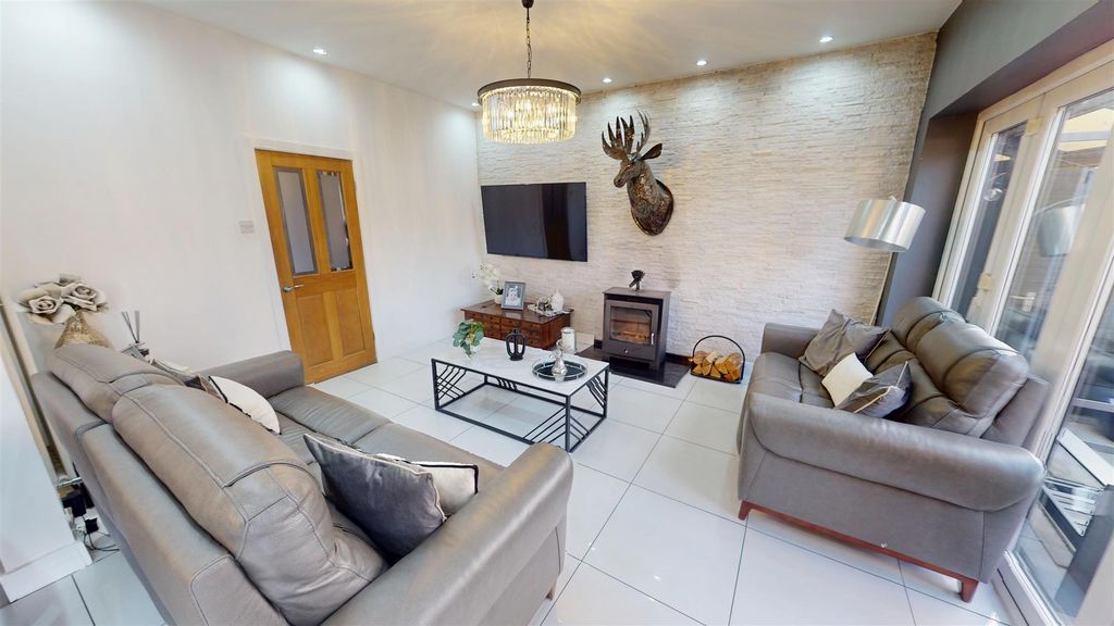 Property photo 2 of 30 Kiln Lane Reception Room