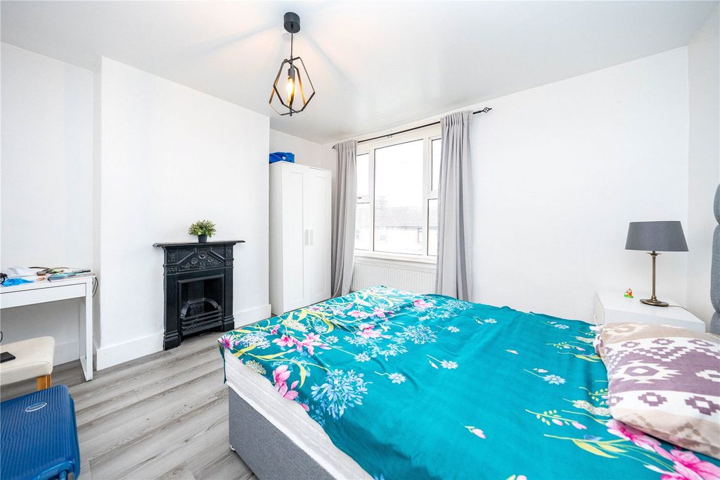 Property photo 3 of 11 Bedroom