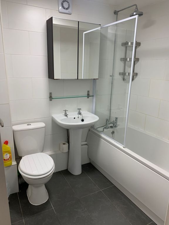 Property photo 2 of 10 Bright And Clean Bathroom Suite Featuring A Modern...
