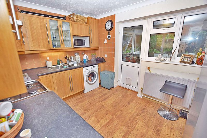 Property photo 3 of 9 Photo 4