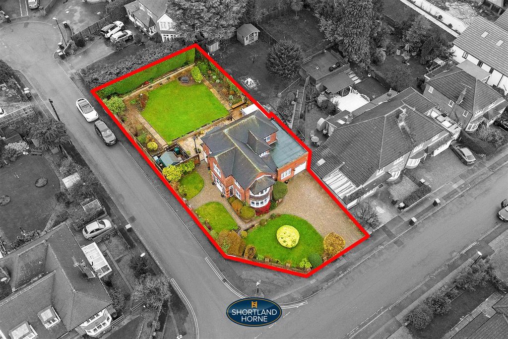 Property photo 2 of 61 2 Asthill Croft (4 Of 68).Jpg