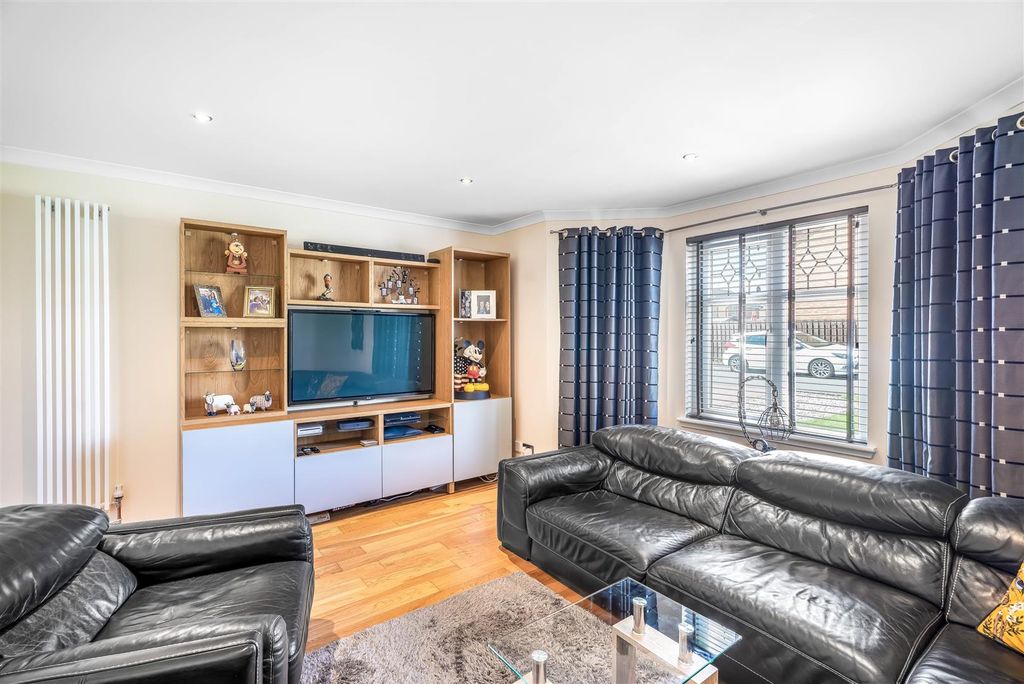 Property photo 2 of 22 121Kirkwood-16.Jpg
