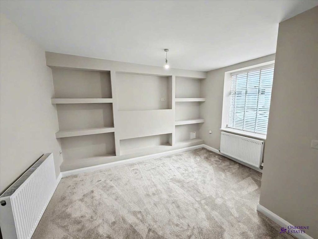 Property photo 2 of 16 Lounge