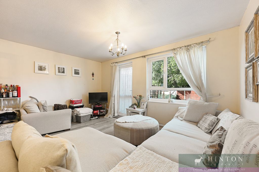 Property photo 1 of 9 8