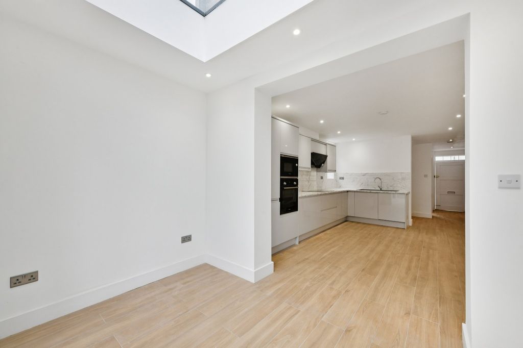 Property photo 2 of 18 Picture No. 06