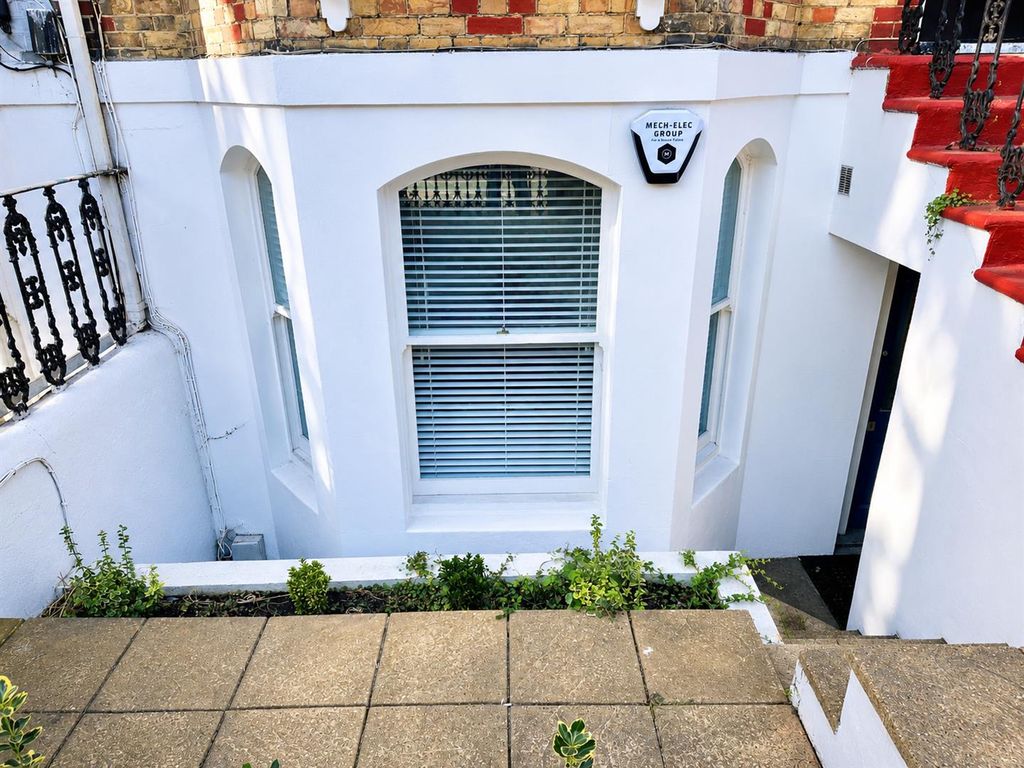 Property photo 2 of 28 57.Png