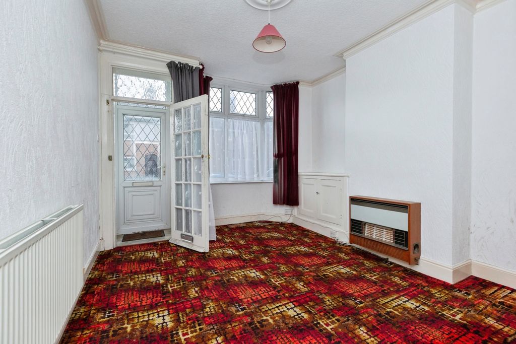 Property photo 2 of 17 Lounge