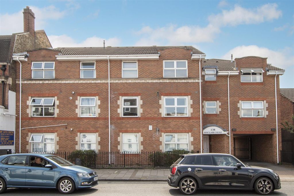 Property photo 1 of 6 Sinclair Court, Kingston Road Sw19 External