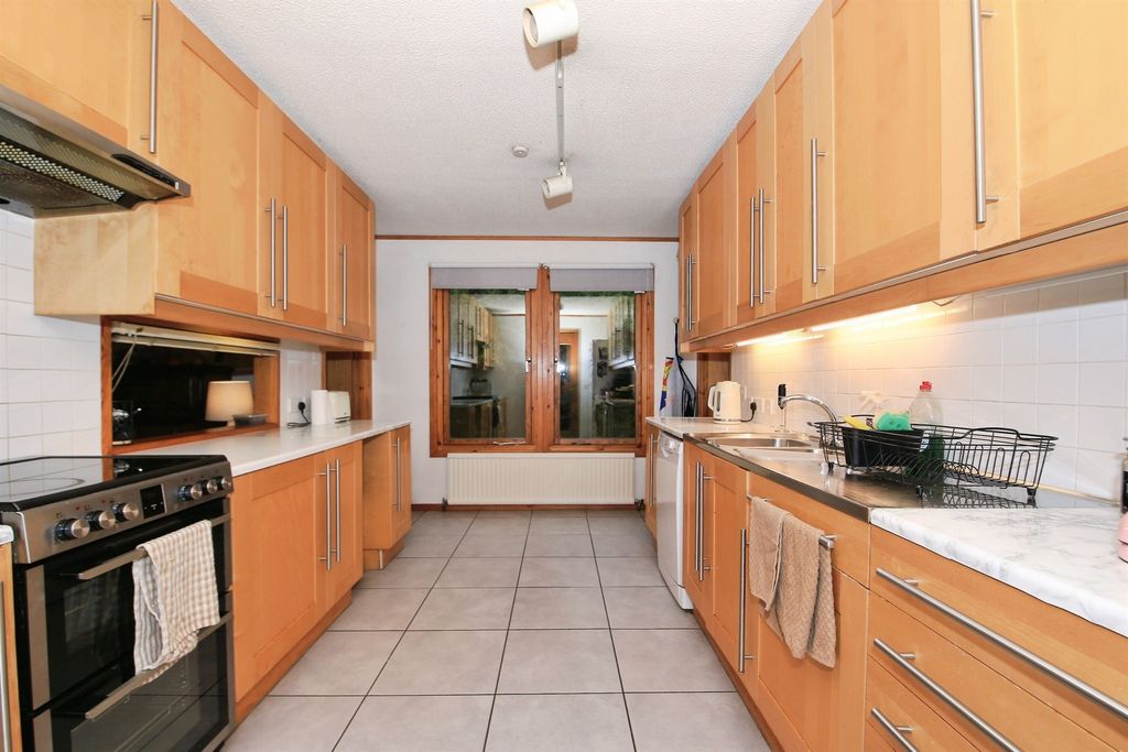 Property photo 2 of 20