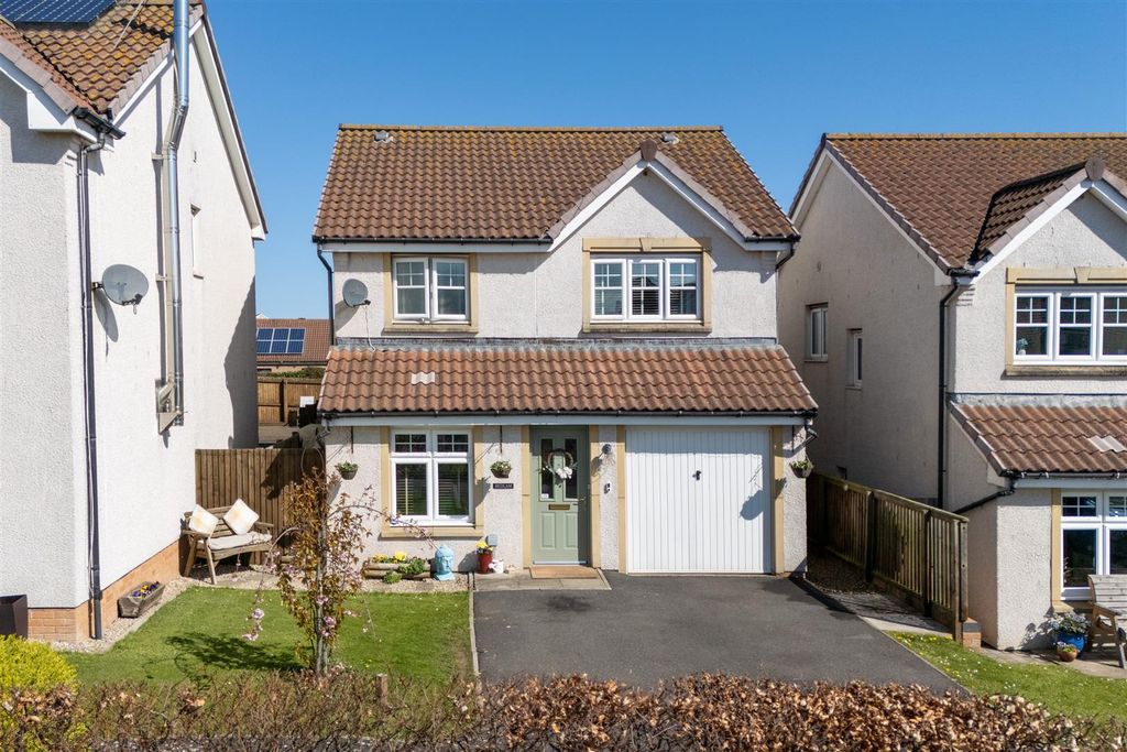 Property photo 1 of 24 83_Hallydown_Crescent-1.Jpg