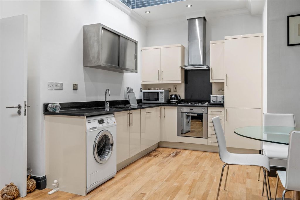Property photo 3 of 18 6 Castle View 9.Jpg
