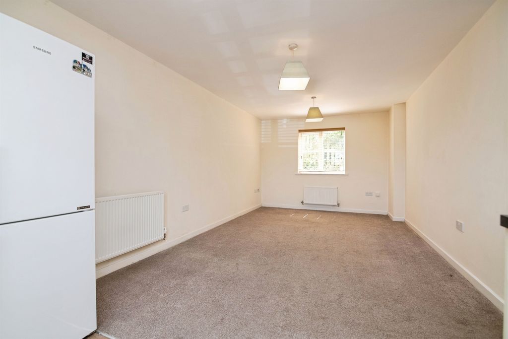 Property photo 3 of 27