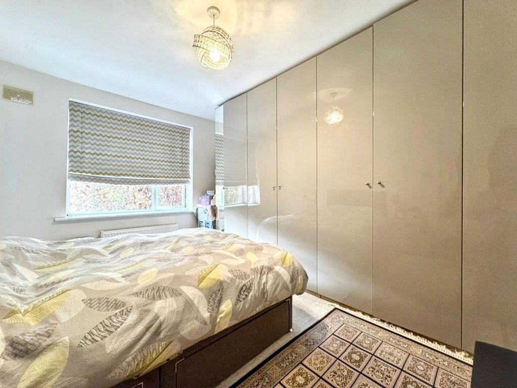 Property photo 2 of 10 Double Bedroom