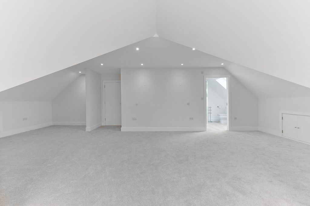 Additional image 8 of 7 bed detached house for saleAddiscombe Road, Croydon CR0
