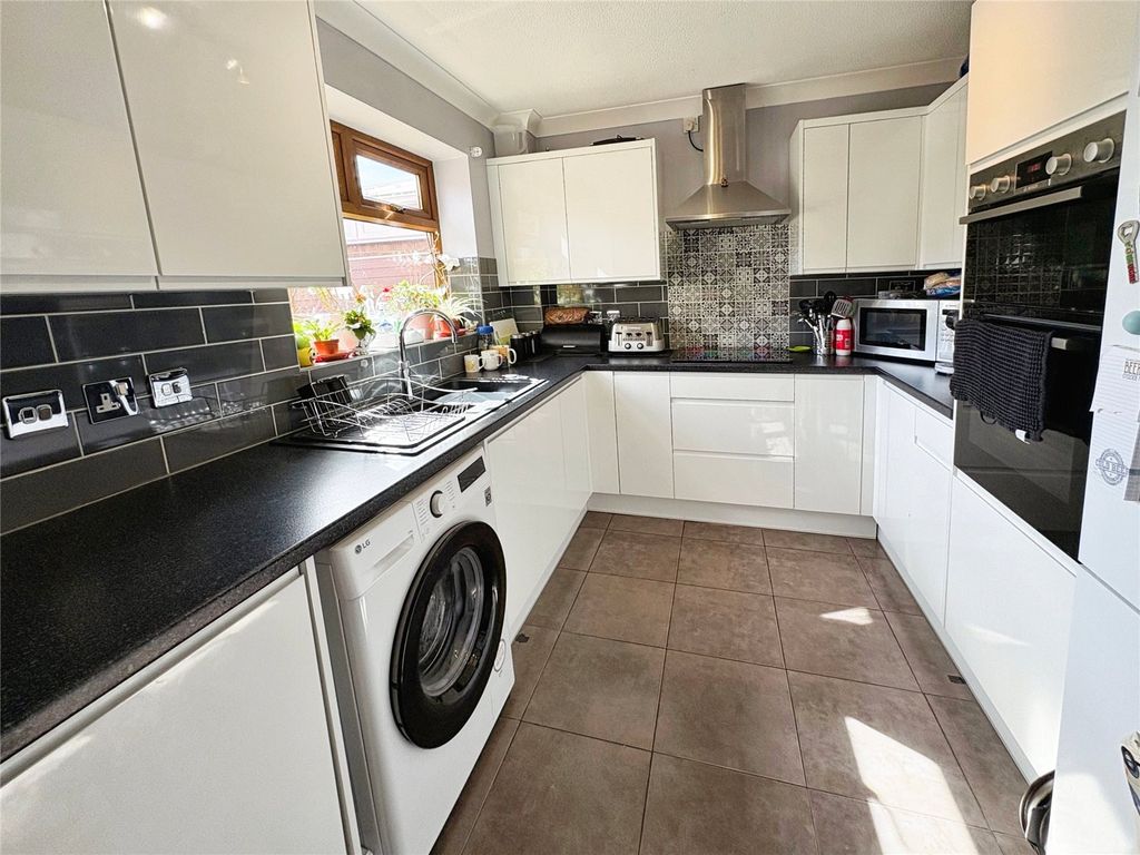 Property photo 3 of 14 Kitchen