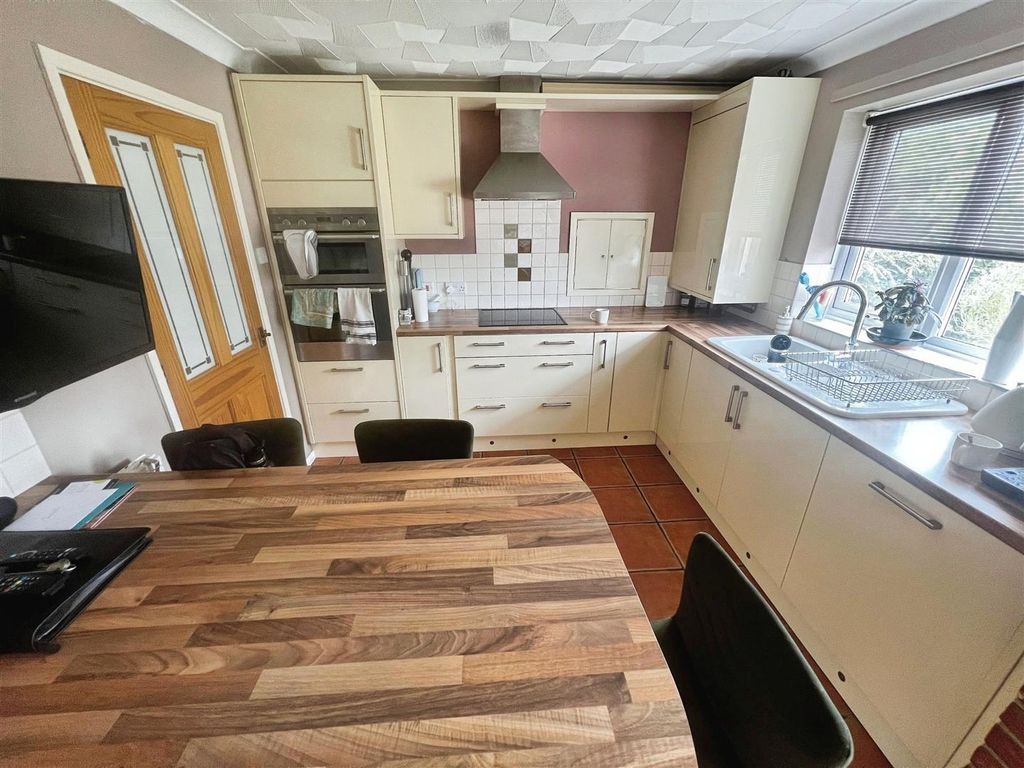 Property photo 3 of 14 Kitchen /Breakfast Room
