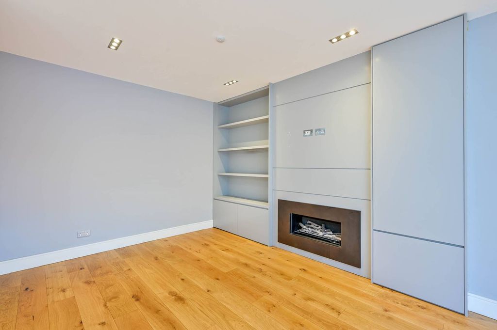 Property photo 3 of 31