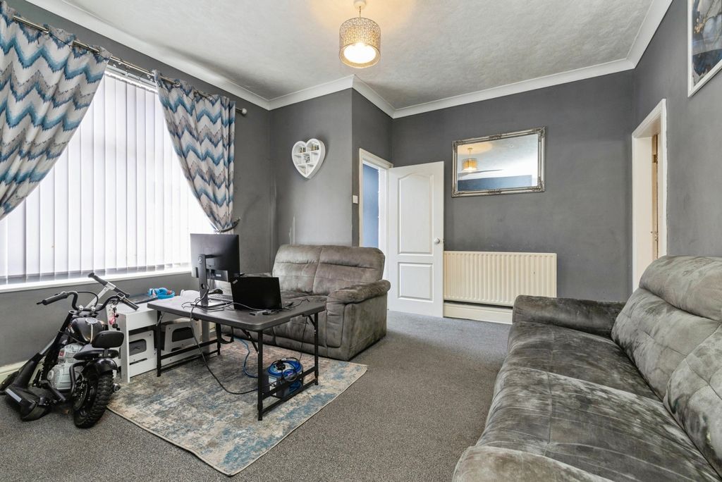 Property photo 3 of 19 Pbox-Img.Jpg