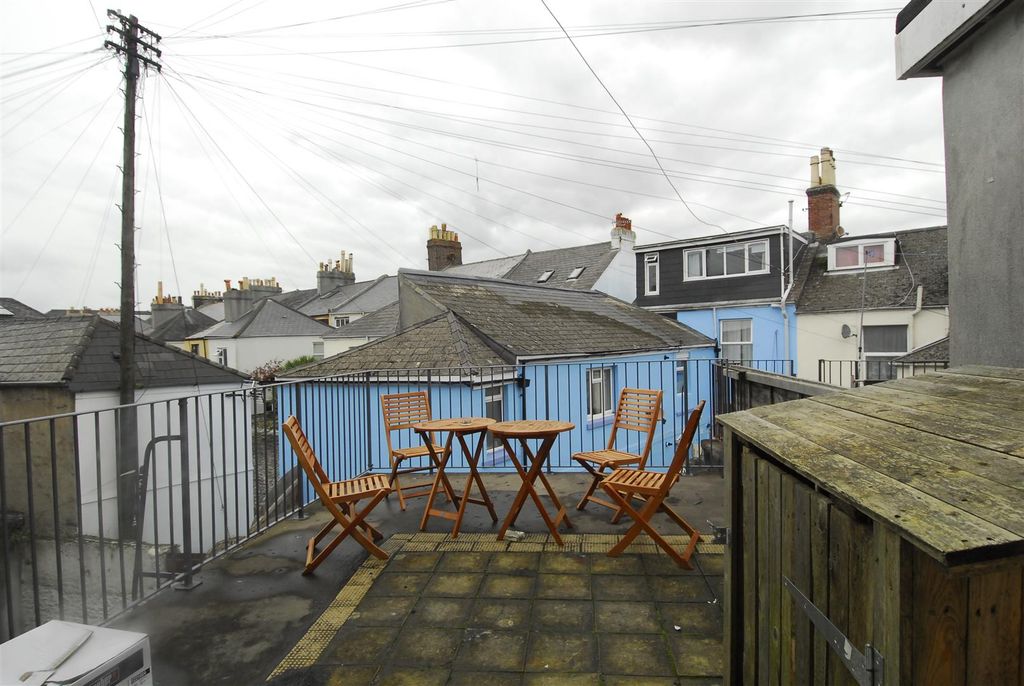 Property photo 2 of 14 73Cliftonplace009.Jpg