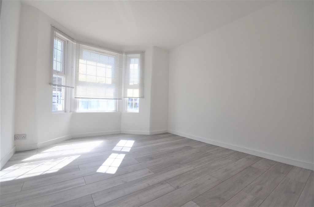 Property photo 2 of 10 Lounge