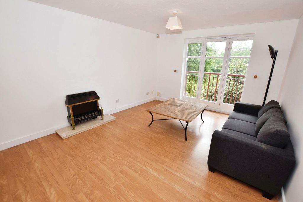 Property photo 2 of 19 Picture No. 25