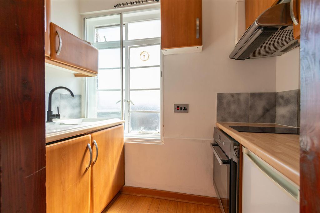 Property photo 3 of 5 Kitchen (1 Of 1).Jpg