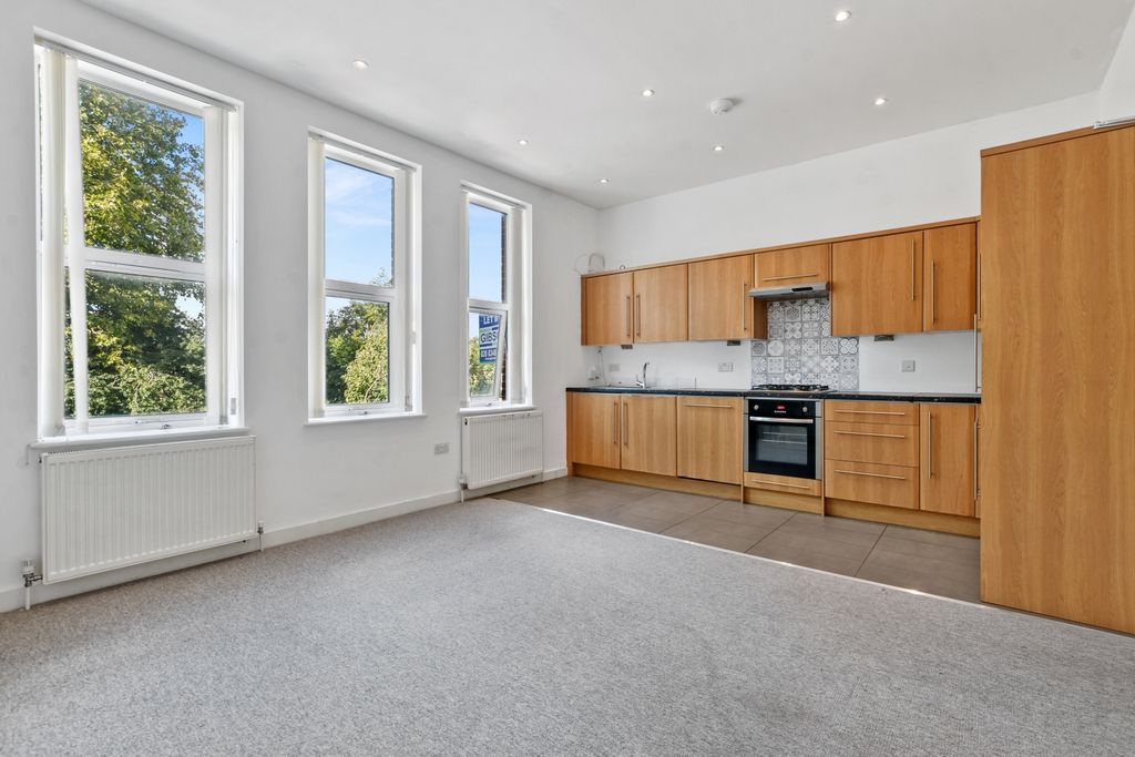 Property photo 1 of 13 Photo 6