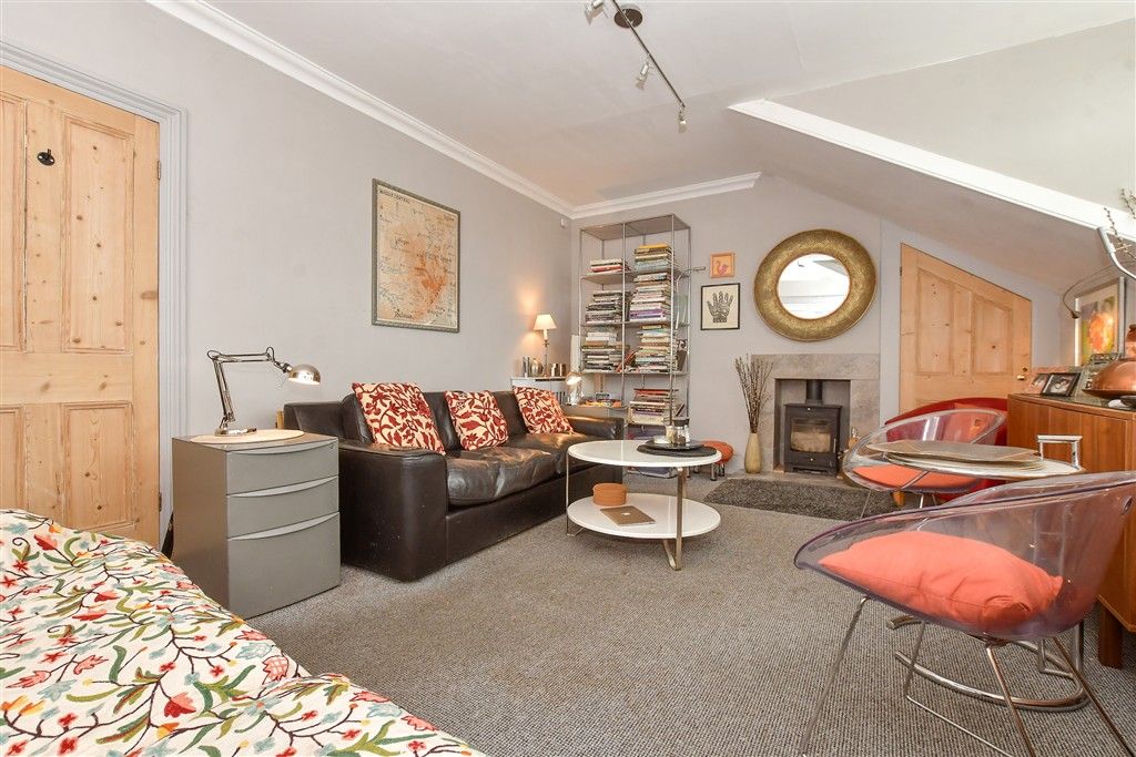 Property photo 2 of 10 Lounge