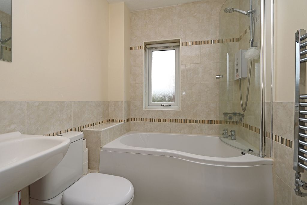 Property photo 3 of 13 Family Bathroom