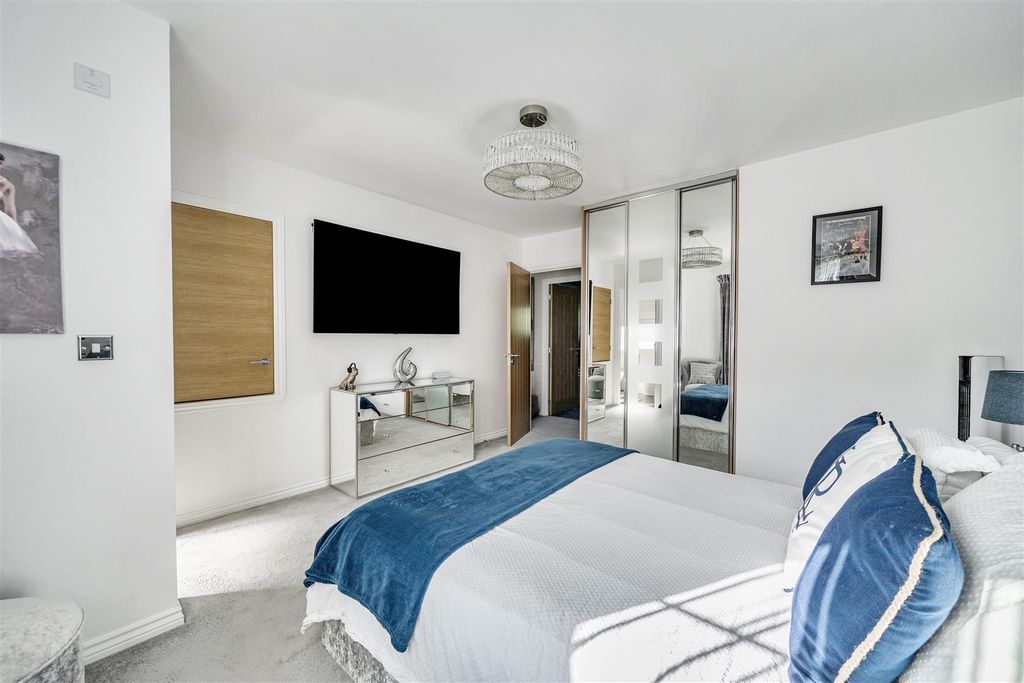 Greenacres, Lower Kingswood KT20, 4 bed detached house for sale, £ ...