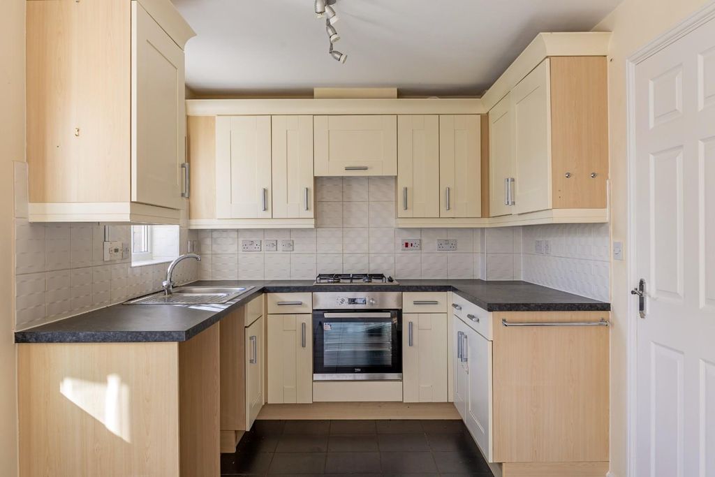 Property photo 2 of 18 Kitchen