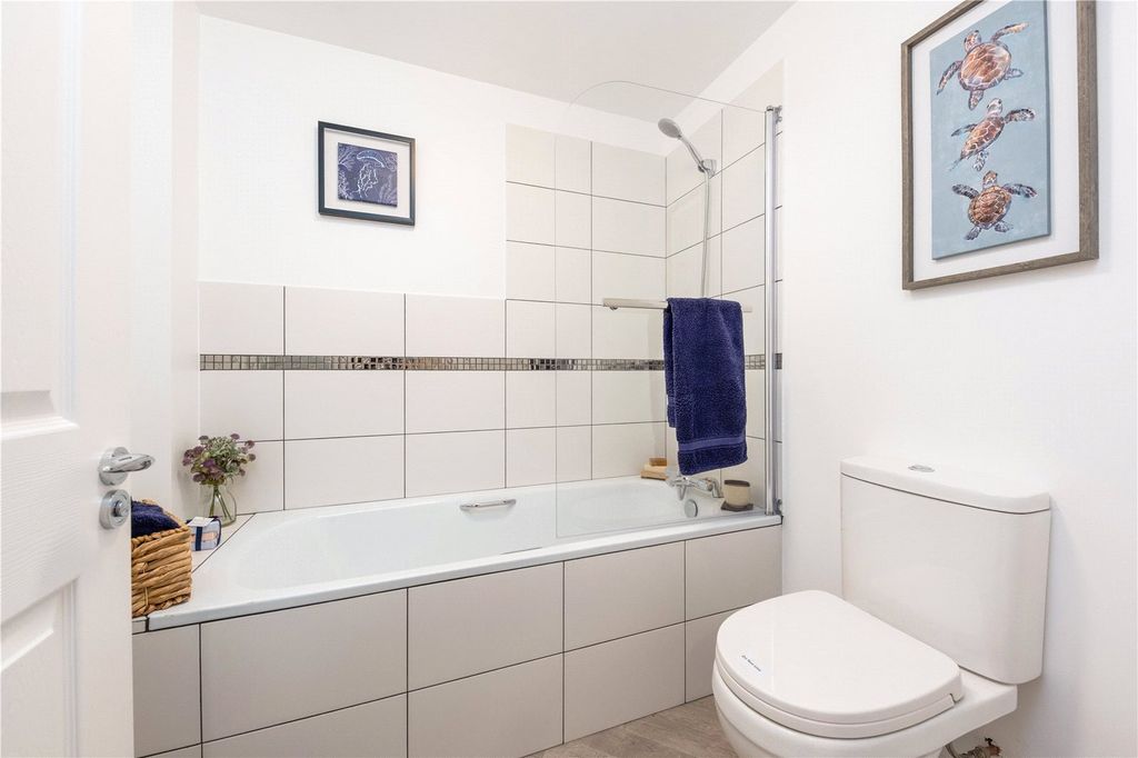 Property photo 3 of 15 Bathroom