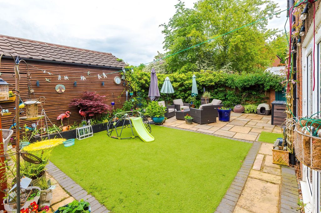 Property photo 2 of 28