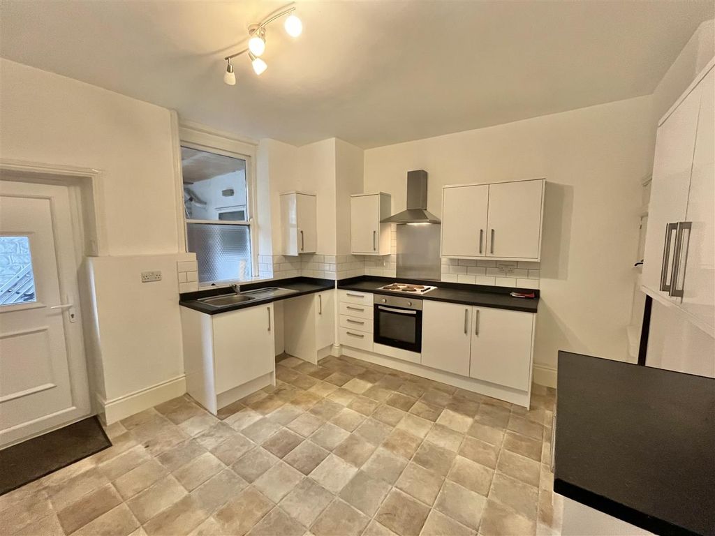 Property photo 2 of 9 Kitchen