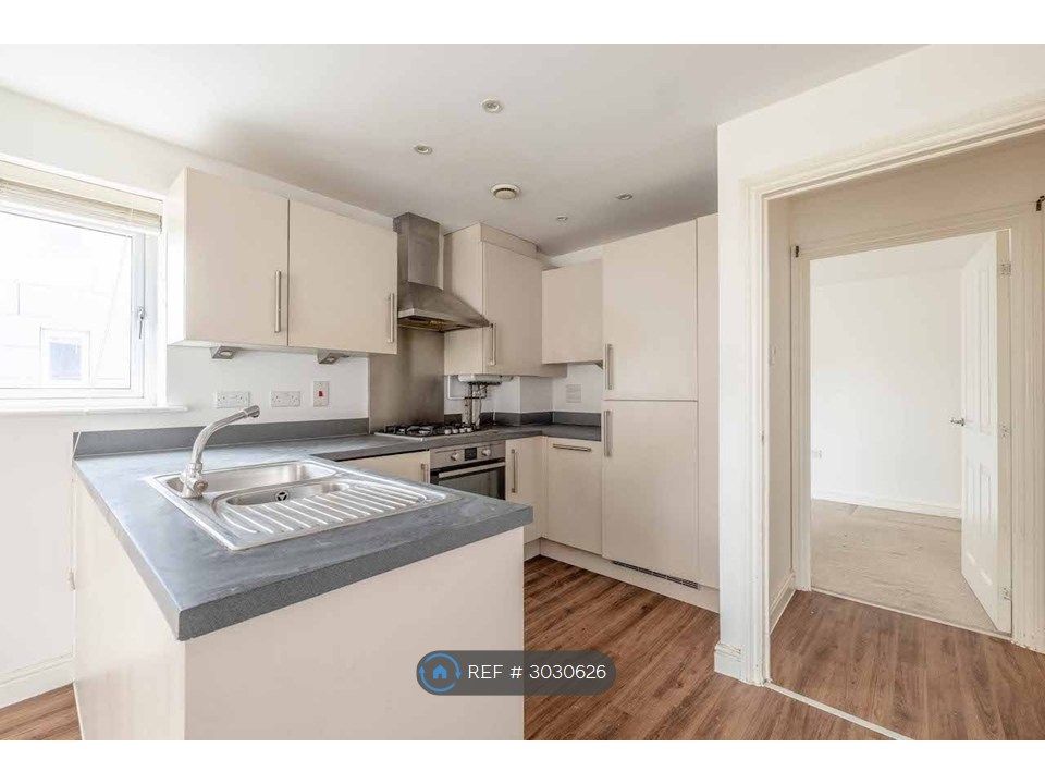 Property photo 3 of 9 Kitchen