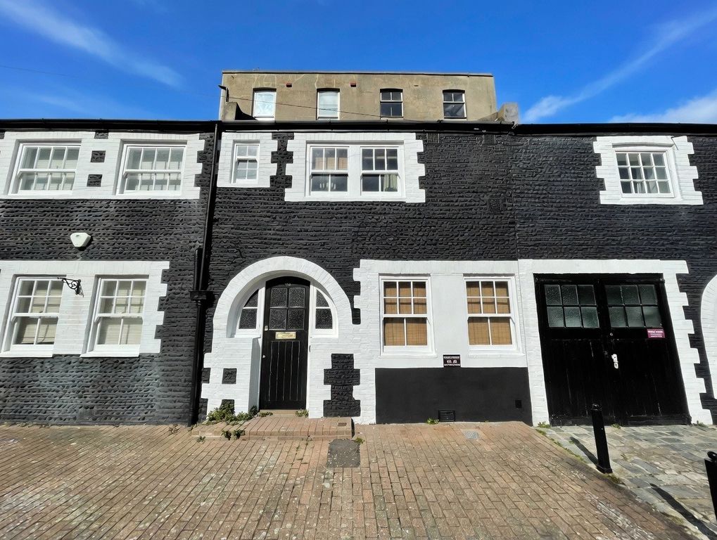 Property photo 1 of 18 Exterior