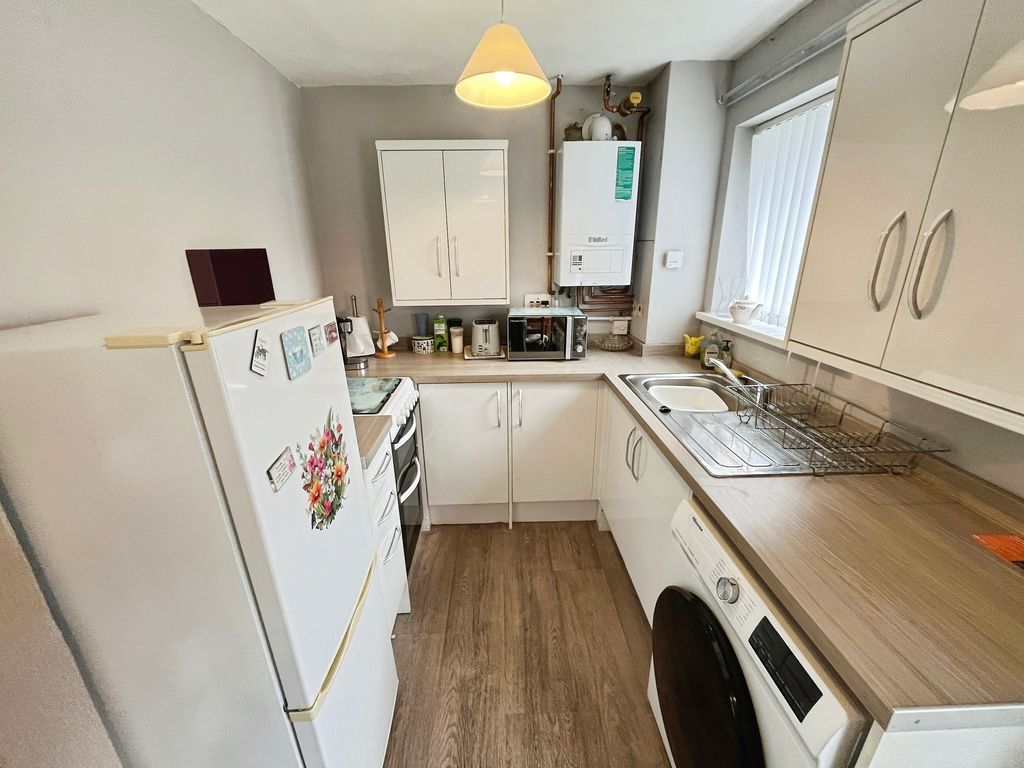 Property photo 3 of 11 Kitchen