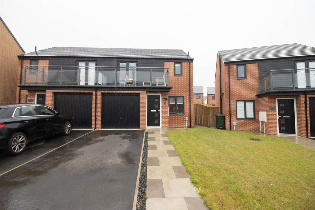 Property photo 1 of 12 Front External