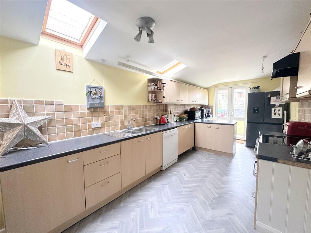 Property photo 2 of 24 Dining Kitchen