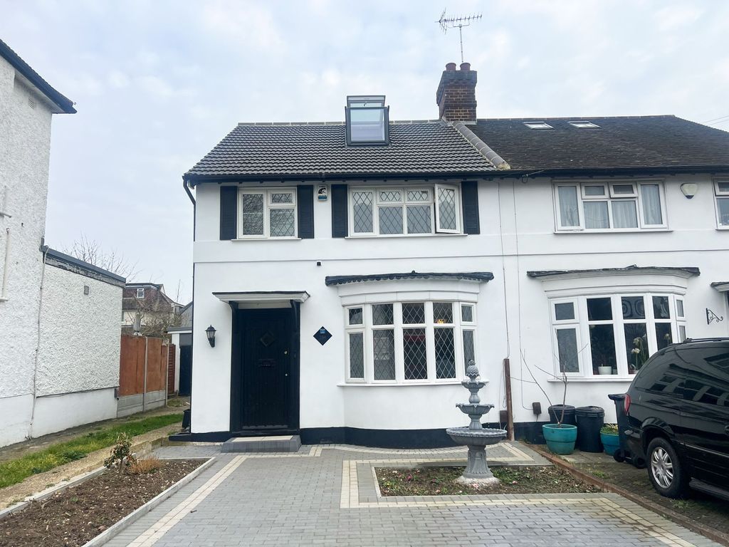 Property photo 1 of 28 St. Barnabas Rd Ig8
